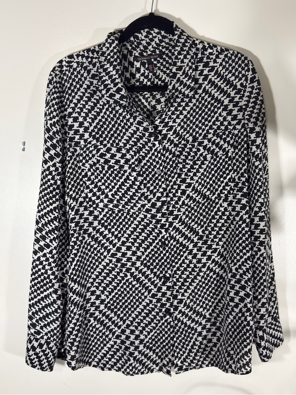 VTG Victoria’s Secret 100% Silk Black & White Houndstooth Button Down Blouse